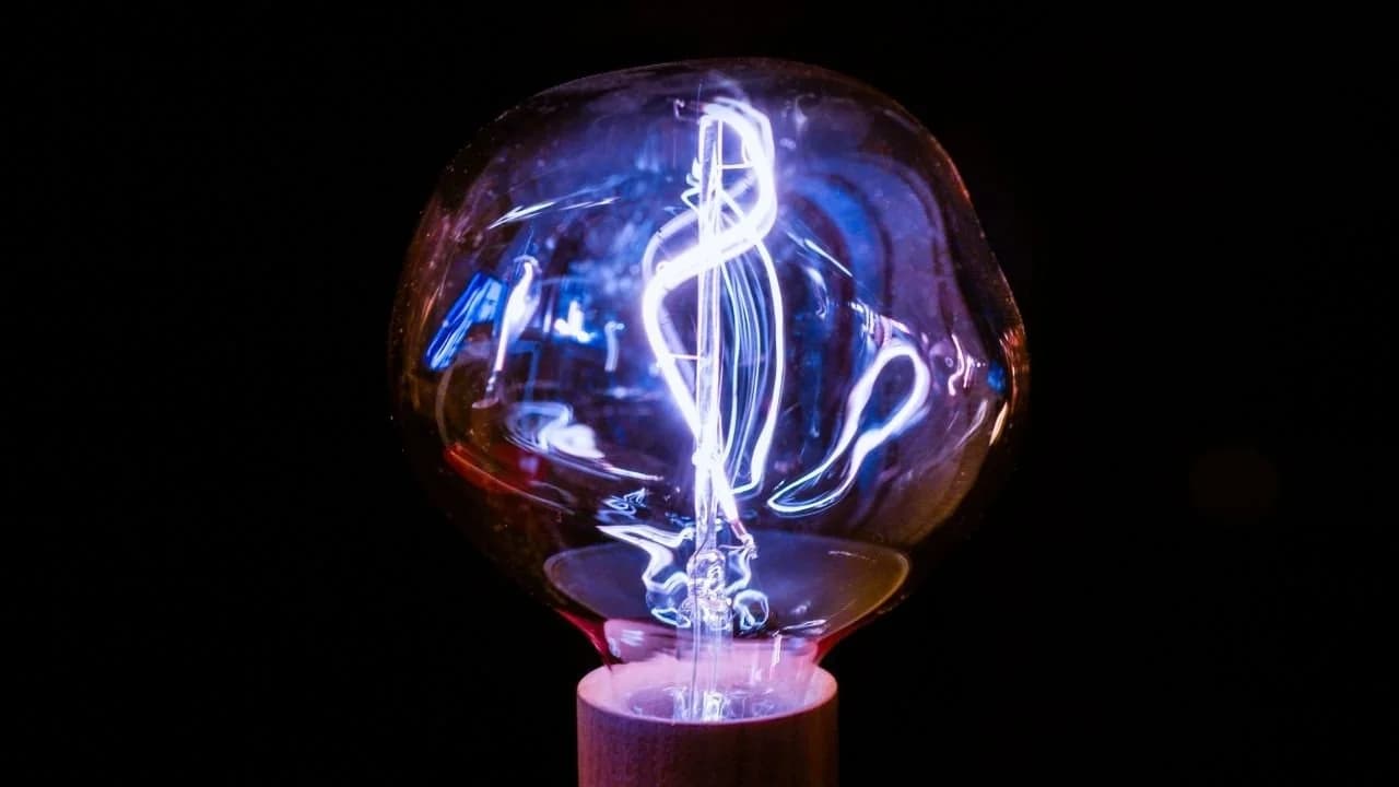 サーマルペーストは導電性?