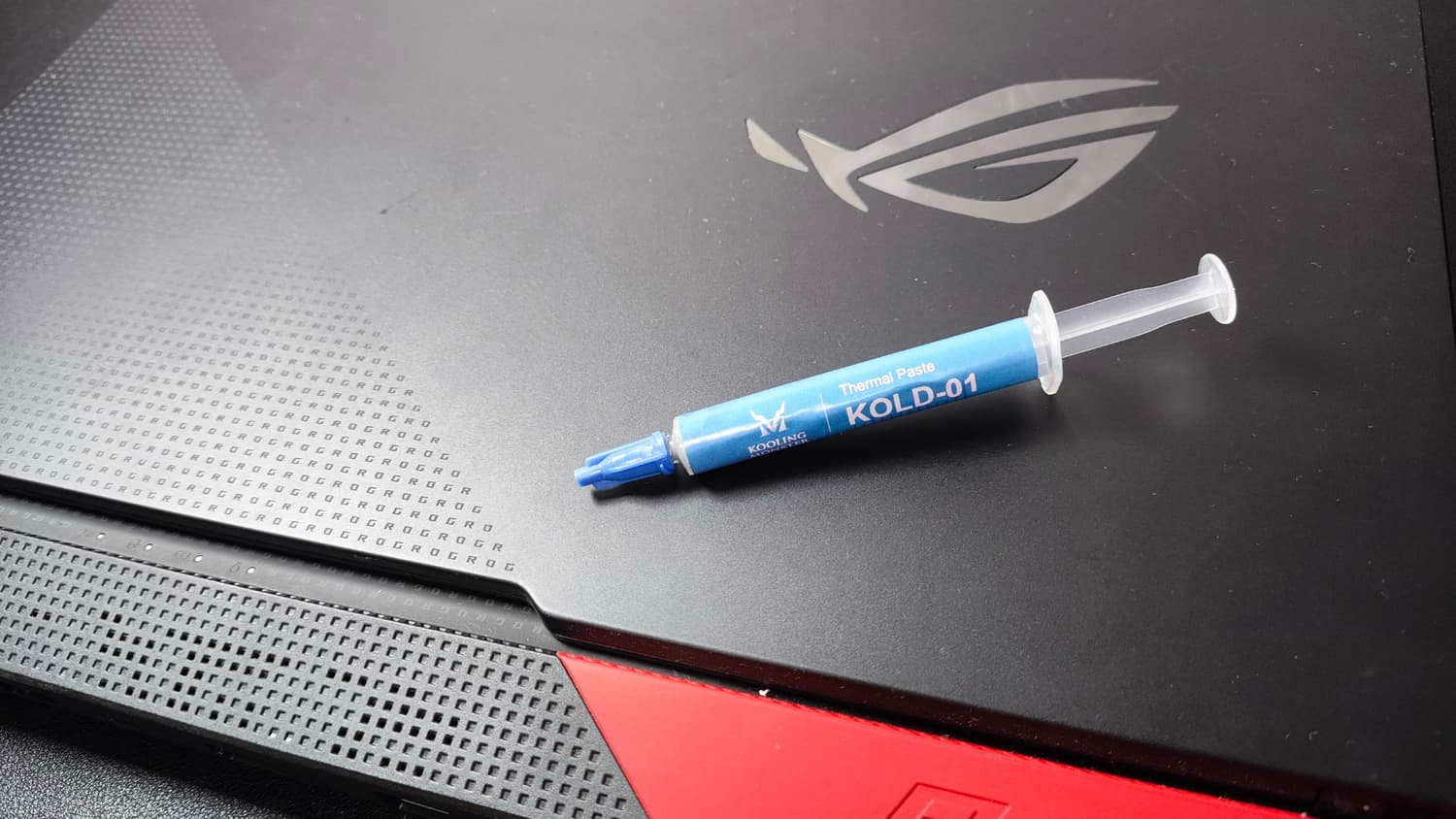 Asus ROG Strix G15 G513 ノートPC のクリーニングとサーマルペースト交換