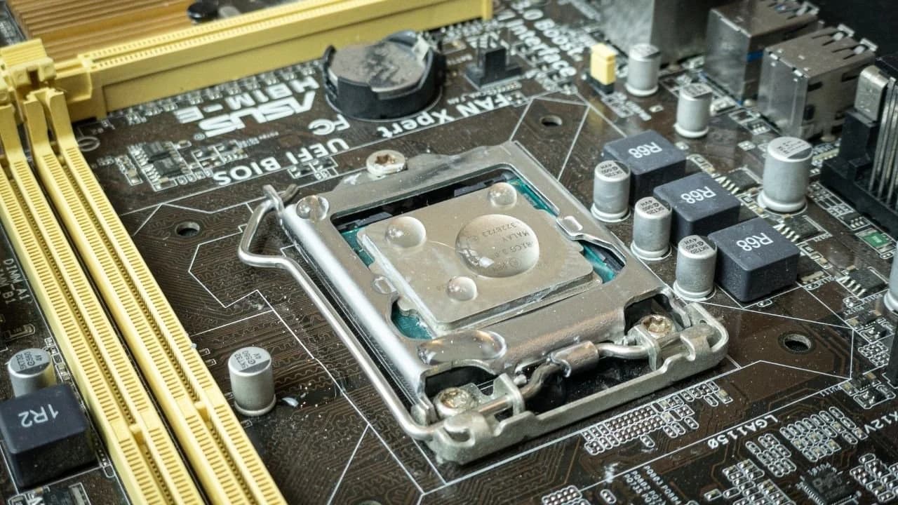 サーマルペーストは水で洗える?