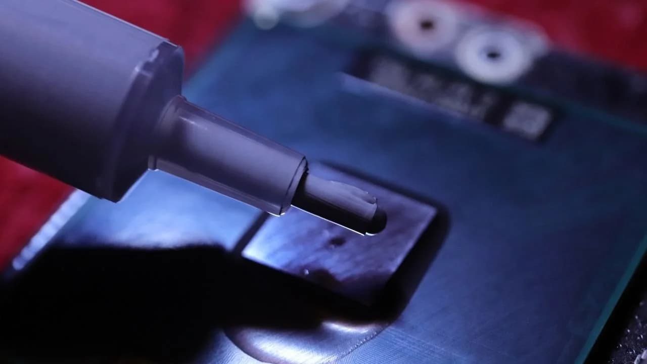 チューブ内のサーマルペーストは期限切れになる?実用面と技術面から検証