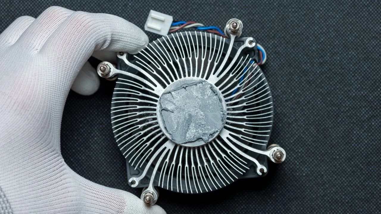 乾燥したサーマルペーストのまま PC を使い続けても大丈夫?